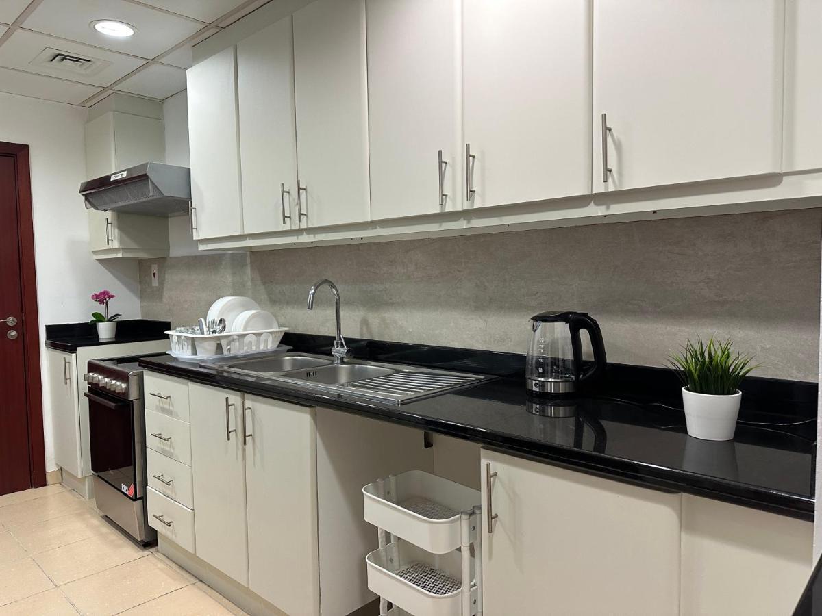 Moonlight Hostel Jbr - 2Min Walk To Jbr Beach - Gym - 2Min Metro Station - Poll 두바이 외부 사진