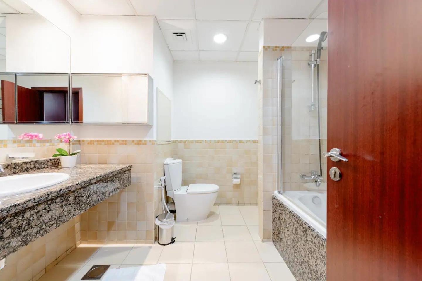 Moonlight Hostel Jbr - 2Min Walk To Jbr Beach - Gym - 2Min Metro Station - Poll 두바이 외부 사진